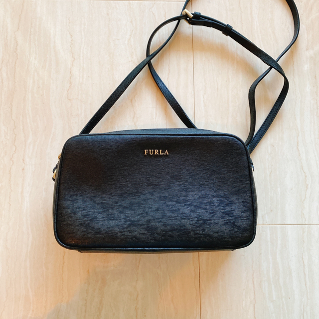 FURLA LILLI ダブルファスナー　クロスボディ