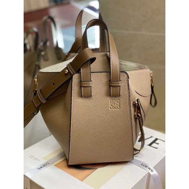 超話題新作 - LOEWE 新品に近い ロエベ ハンモック ミニ サンド バイ