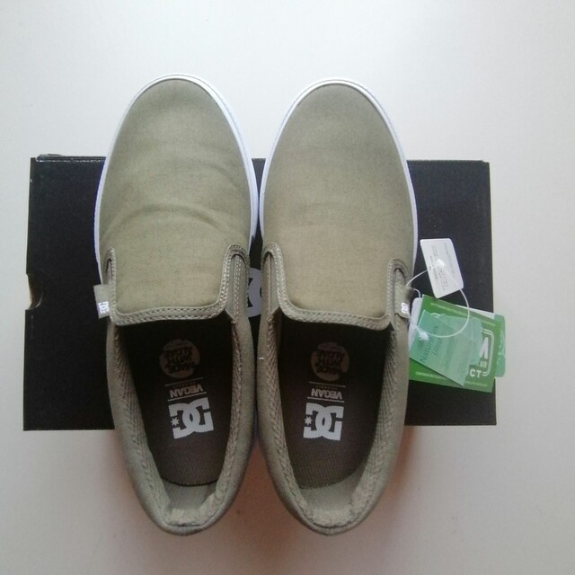 DC SHOES(ディーシーシューズ)のDCSHOES★カーキ色無地スリッポン★新品★US8★JP26 メンズの靴/シューズ(スニーカー)の商品写真