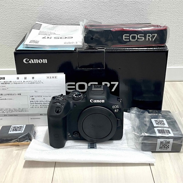 新品未開封 キヤノン Canon EOS R7 ボディ