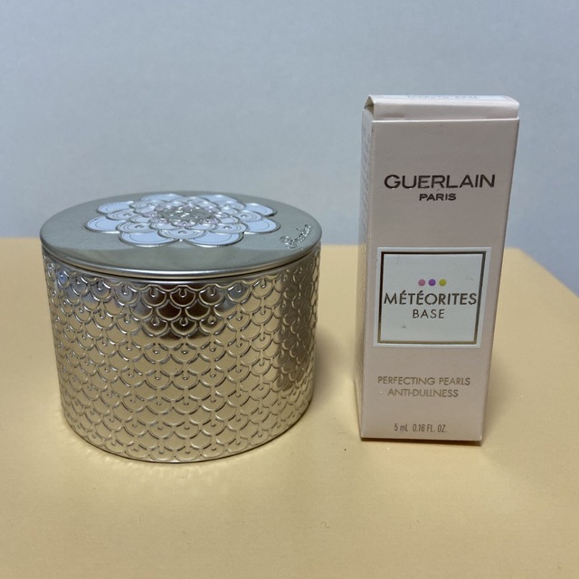 GUERLAIN(ゲラン)の【専用】ゲラン メテオリット ビーユ N2 バーズ コスメ/美容のベースメイク/化粧品(フェイスパウダー)の商品写真