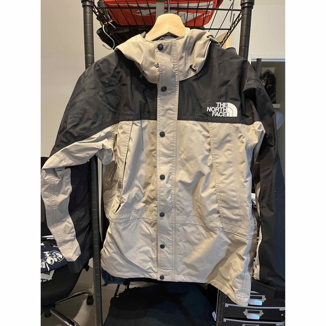 THE NORTH FACE(ザノースフェイス)のTHE NORTH FACE MOUNTAIN LIGHT JACKET メンズのジャケット/アウター(マウンテンパーカー)の商品写真