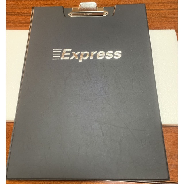 EXPRESS(エクスプレス)の【激レア】Express バインダー　非売品 インテリア/住まい/日用品の文房具(ファイル/バインダー)の商品写真