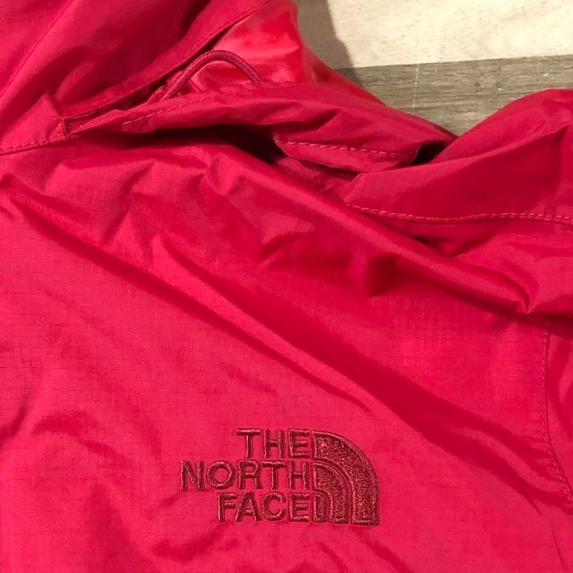 THE NORTH FACE(ザノースフェイス)のTHE NORTH FACE マウンテンパーカー メンズ ナイロン レッド 軽量 メンズのジャケット/アウター(マウンテンパーカー)の商品写真