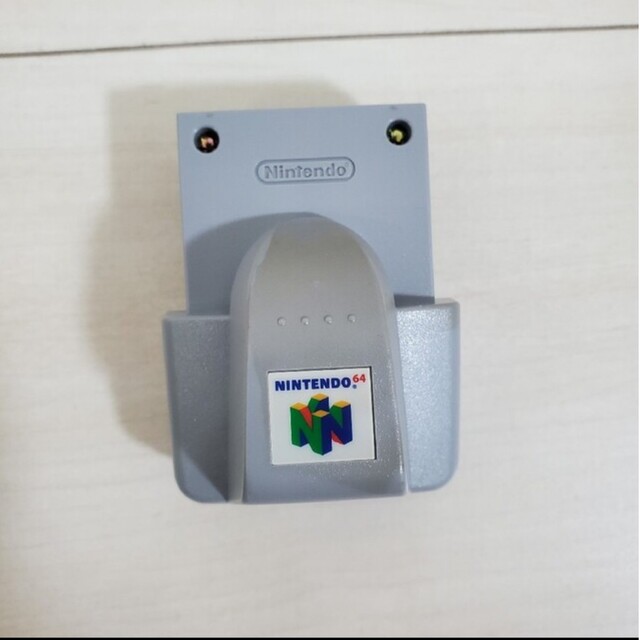 NINTENDO 64(ニンテンドウ64)の【メモリー拡張パック付き】NINTENDO 64本体　ジャンク エンタメ/ホビーのゲームソフト/ゲーム機本体(家庭用ゲーム機本体)の商品写真