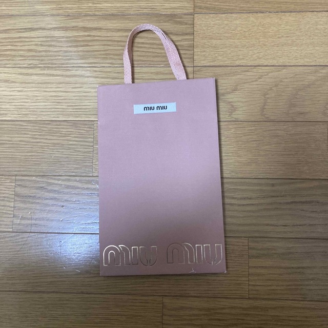 miumiu(ミュウミュウ)のmiu miu紙袋 レディースのバッグ(ショップ袋)の商品写真