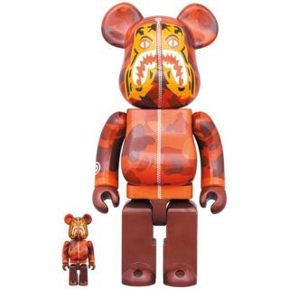 アベイシングエイプ(A BATHING APE)のBAPE BE@RBRICK CAMO TIGER 100&400％ RED②(その他)