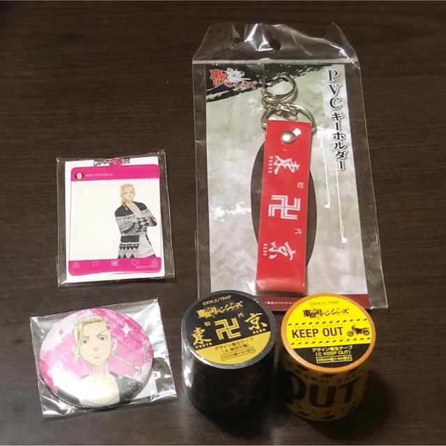 東京リベンジャーズ 養生テープ 缶バッジ PVCキーホルダー エンタメ/ホビーのおもちゃ/ぬいぐるみ(キャラクターグッズ)の商品写真