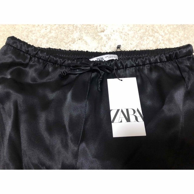 ZARA(ザラ)のZARA サテン ミディ スカート　M レディースのスカート(ロングスカート)の商品写真