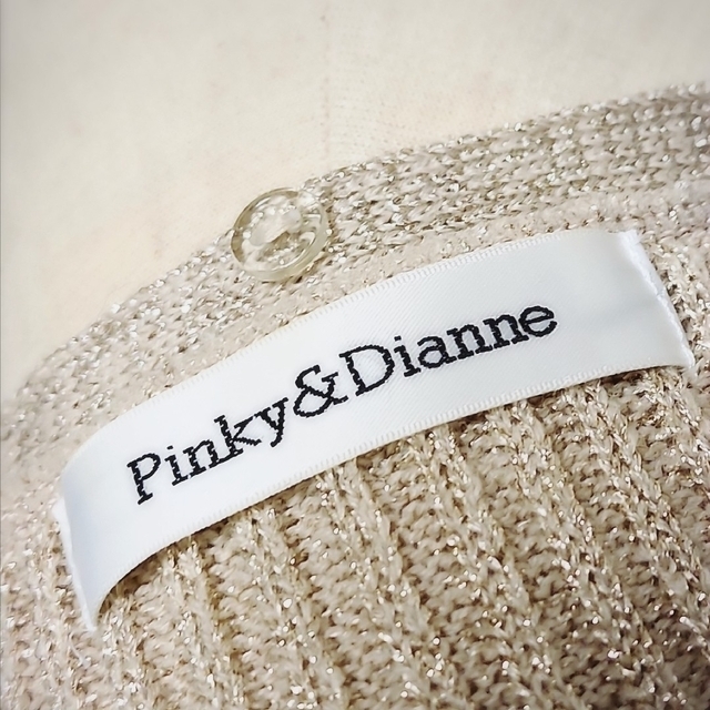 Pinky&Dianne(ピンキーアンドダイアン)のPinky&Dianne リブ ニットカーディガン リアルファー付き ゴールド レディースのトップス(カーディガン)の商品写真