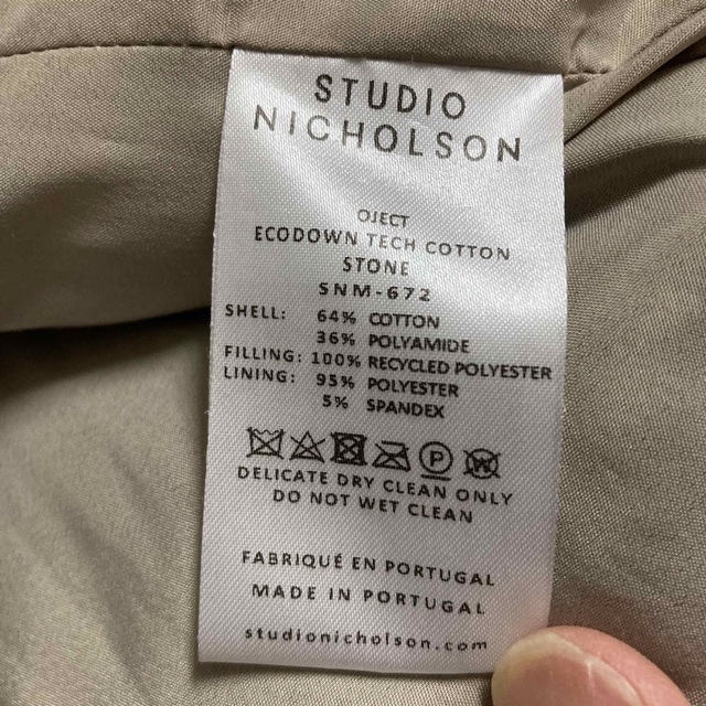 STUDIO NICHOLSON(スタジオニコルソン)のSTUDIO NICHOLSON ECODOWN SHORT メンズのジャケット/アウター(ダウンジャケット)の商品写真