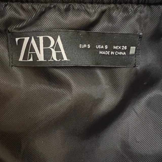 ZARA(ザラ)の新品未使用！Sサイズ　ZARA コントラストパフジャケット レディースのジャケット/アウター(ブルゾン)の商品写真