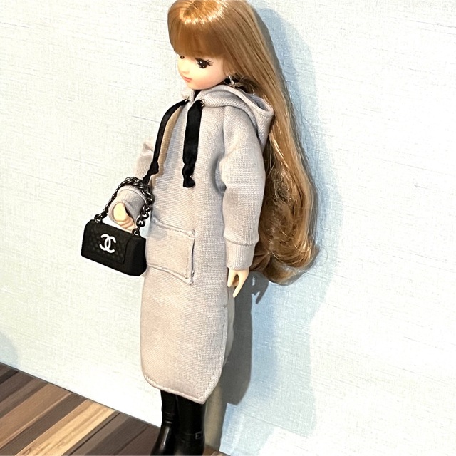 リカちゃん ハンドメイド グレージュパーカーワンピ ハンドメイドのぬいぐるみ/人形(人形)の商品写真