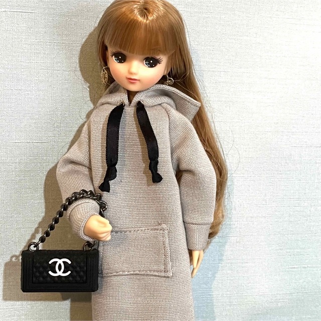 リカちゃん ハンドメイド グレージュパーカーワンピ ハンドメイドのぬいぐるみ/人形(人形)の商品写真