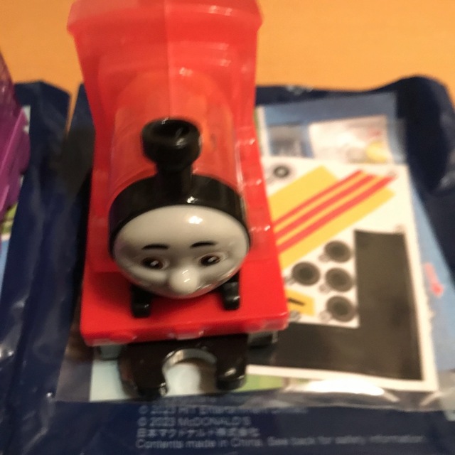 THOMAS(トーマス)のマクドナルド ハッピーセット 2023 きかんしゃトーマス　ジェームス　カナ エンタメ/ホビーのおもちゃ/ぬいぐるみ(キャラクターグッズ)の商品写真