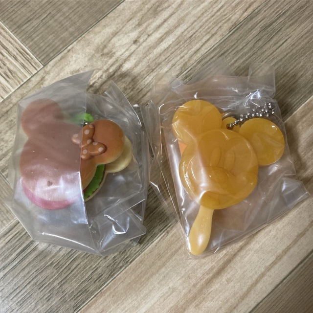 Disney(ディズニー)のディズニー パークフードガチャ 2個セット エンタメ/ホビーのおもちゃ/ぬいぐるみ(キャラクターグッズ)の商品写真