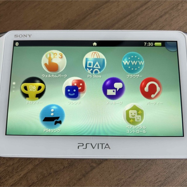 PlayStation Vita(プレイステーションヴィータ)の★限定★PlayStationVITA  バリューパック ライトブルー/ホワイト エンタメ/ホビーのゲームソフト/ゲーム機本体(携帯用ゲーム機本体)の商品写真