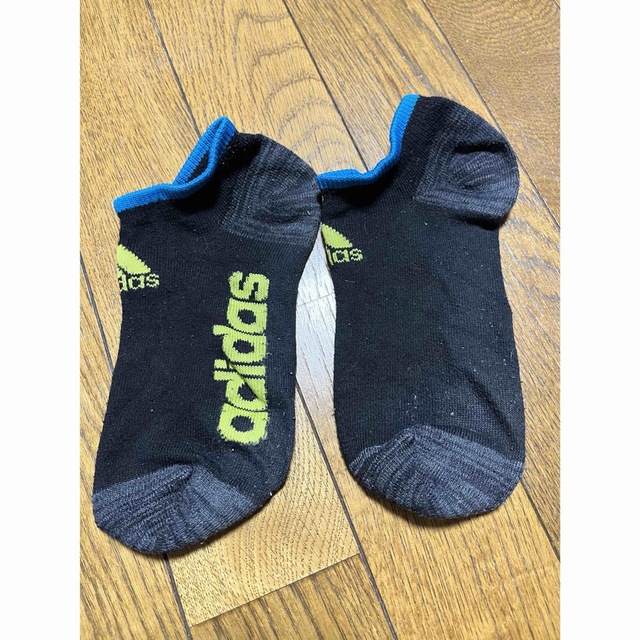 アディダス adidas スニーカーソックス 5足セット ショート丈 スポーツ キッズ/ベビー/マタニティのこども用ファッション小物(靴下/タイツ)の商品写真