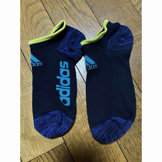 アディダス adidas スニーカーソックス 5足セット ショート丈 スポーツ キッズ/ベビー/マタニティのこども用ファッション小物(靴下/タイツ)の商品写真