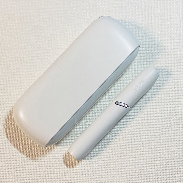 IQOS(アイコス)のNo.2567 【ほぼ美品】アイコス3 DUO ホワイト メンズのファッション小物(タバコグッズ)の商品写真