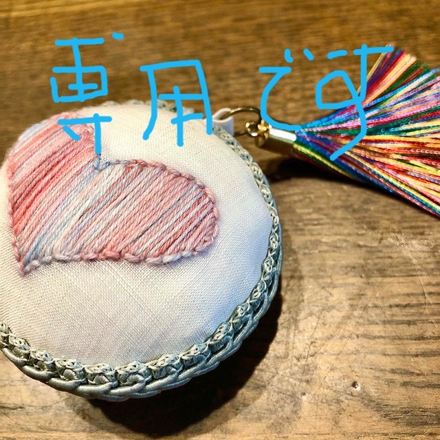 <オールちゃあメイドの手刺繍メジャー①> マカロンメジャー　ハンドメイド ハンドメイドの文具/ステーショナリー(その他)の商品写真