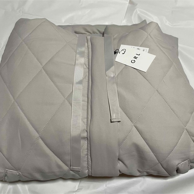 GRL(グレイル)の新品 GRL フード付きキルティングコート アウター コート グレイル レディースのジャケット/アウター(ロングコート)の商品写真