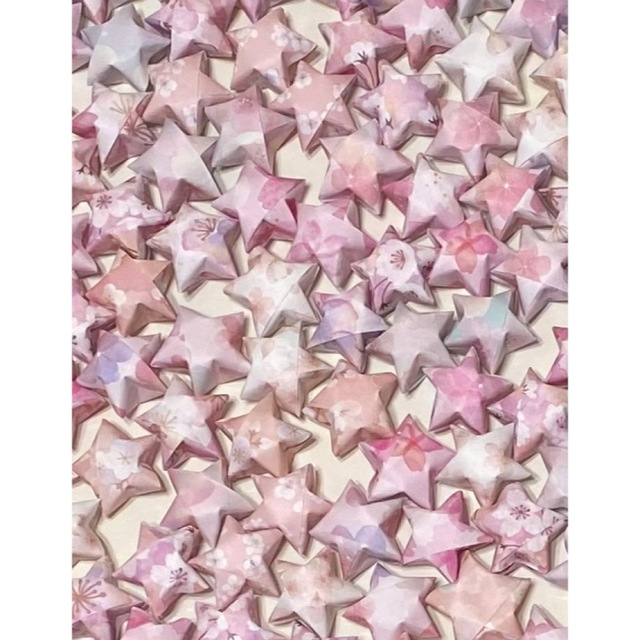 ハンドメイド 折り紙 大きなラッキースター 桜柄200個 ハンドメイドの素材/材料(各種パーツ)の商品写真