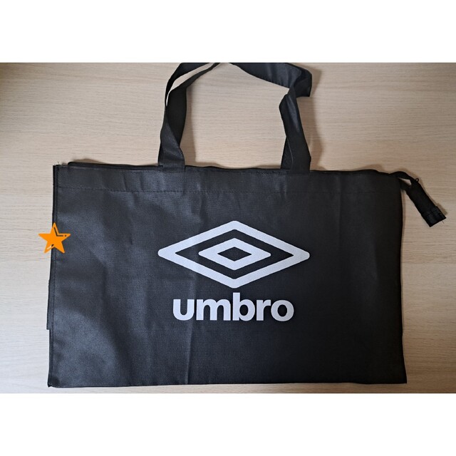 UMBRO(アンブロ)のumbro Big 不織布バッグ マチあり アンブロ スポーツ/アウトドアのスポーツ/アウトドア その他(その他)の商品写真