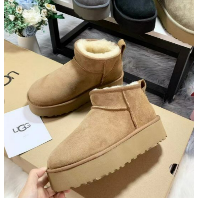 UGG クラシック　ウルトラミニ　プラットフォーム　23cm