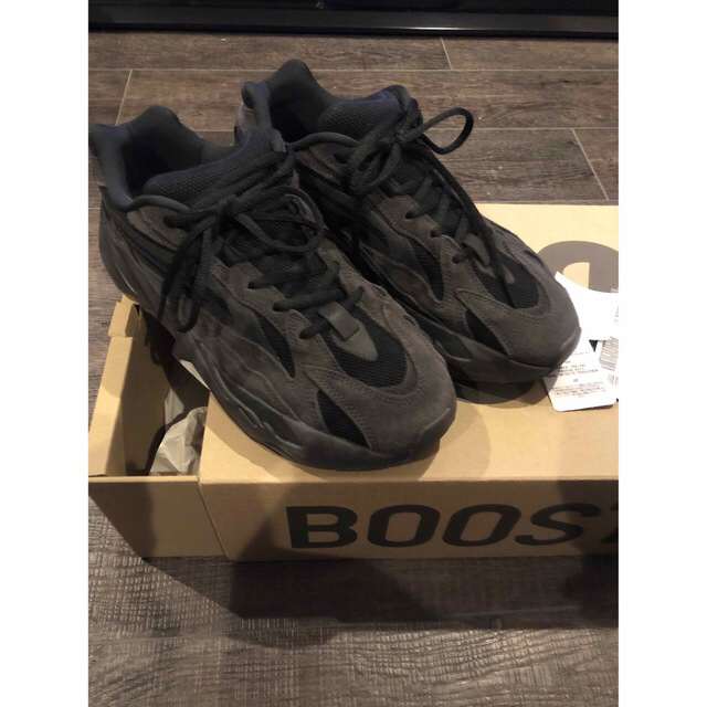 adidas(アディダス)の正規品　YEEZY BOOST 700 V2 イージーブースト  メンズの靴/シューズ(スニーカー)の商品写真