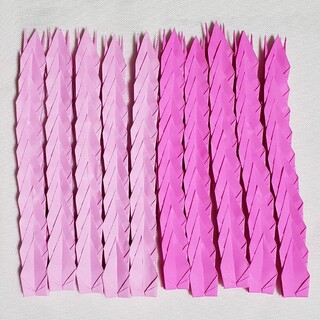 うすいピンク色とピンク色の折り鶴100羽(その他)