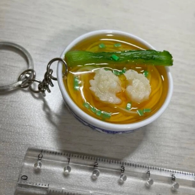 キーホルダー 美味しそうな麺 ラーメン キーチェーン レディースのファッション小物(キーホルダー)の商品写真