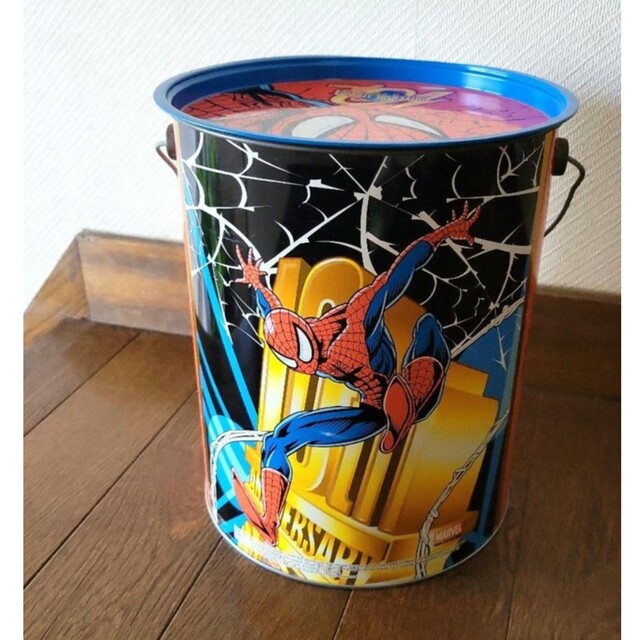 USJ(ユニバーサルスタジオジャパン)のスパイダーマン　空き缶　小物入れ　取っ手付き エンタメ/ホビーのフィギュア(ゲームキャラクター)の商品写真