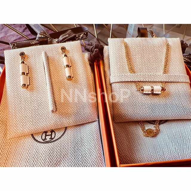 【爆売りセール開催中!】 Hermes 新品未使用HERMESピアス<シャルニエール>ナタ - ネックレス 【爆売りセール開催中!】 Hermes 新品未使用HERMESピアス<シャルニエール>ナタ - ネックレス