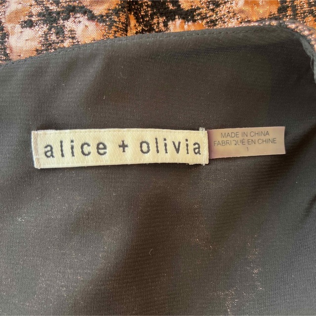 Alice+Olivia(アリスアンドオリビア)のアリス＋オリビア　ピンクゴールド模様ワンピース レディースのワンピース(ミニワンピース)の商品写真