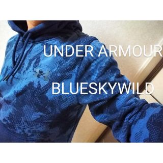 アンダーアーマー(UNDER ARMOUR)のUNDER ARMOUR アンダーアーマーグラフィック迷彩柄紺色ネイビーパーカー(パーカー)