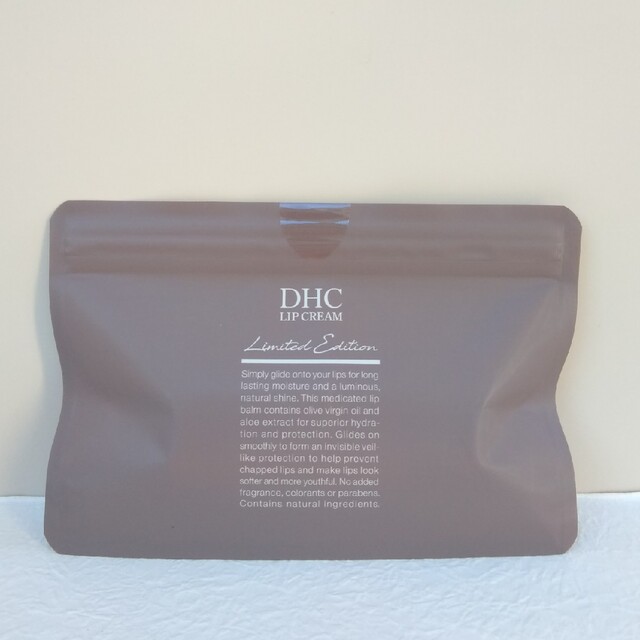 DHC(ディーエイチシー)のたいたい様専用　新品未使用　DHC　薬用リップクリーム　グレージュ＆アイボリー コスメ/美容のスキンケア/基礎化粧品(リップケア/リップクリーム)の商品写真