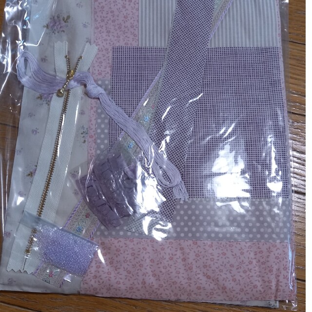 FELISSIMO(フェリシモ)のやさしい色に包まれた華やぎキルトポーチの会７ ハンドメイドの素材/材料(生地/糸)の商品写真