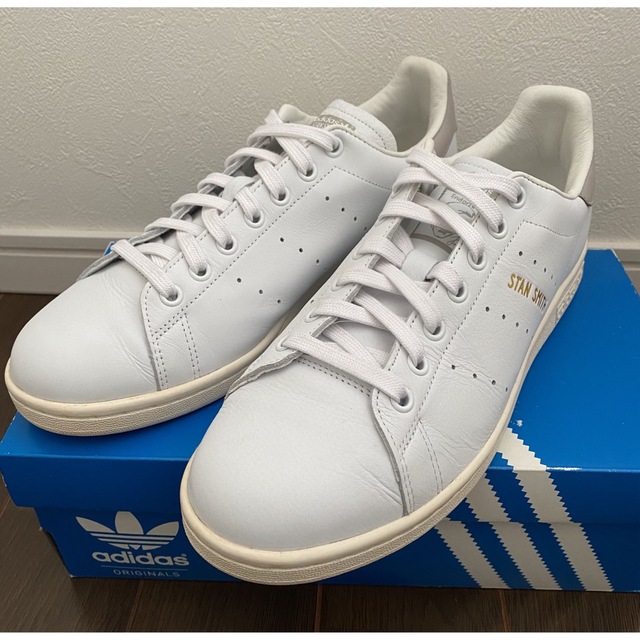 adidas(アディダス)のadidas stan smith スタンスミス グレー 天然皮革 28.5cm メンズの靴/シューズ(スニーカー)の商品写真