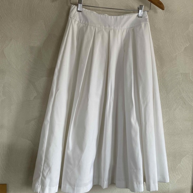 MOERY(モエリー)のスカート　ホワイト レディースのスカート(ひざ丈スカート)の商品写真