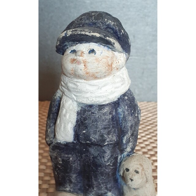 大正時代～戦前　古瀬戸系　陶器人形　犬を連れたマフラーをした少年の人形　オブジェ飾り物
