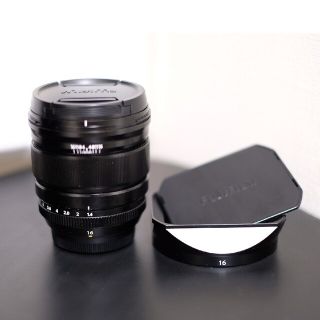 フジフイルム(富士フイルム)の【純正角形フード付・美品】XF16mm F1.4 R WR FUJIFILM(レンズ(単焦点))