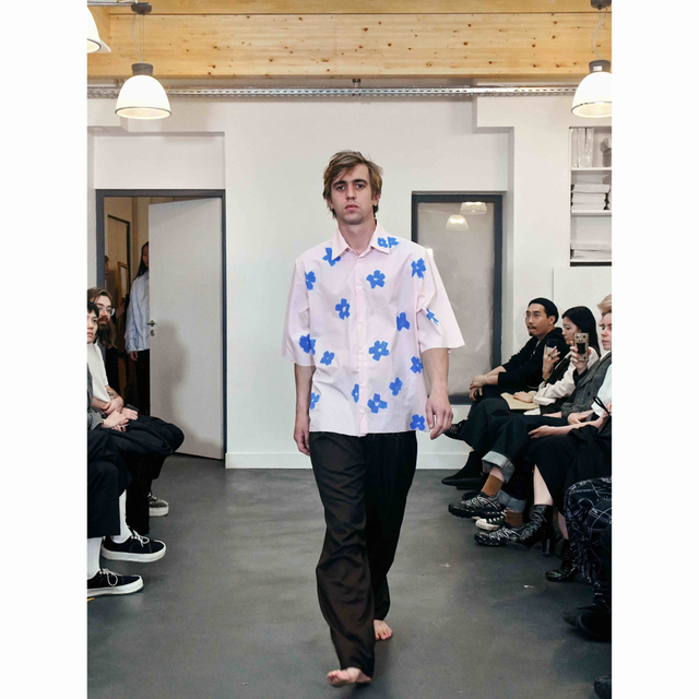 CAMIEL FORTGENS HANDPAINTER FLOWER SHIRT メンズのトップス(シャツ)の商品写真