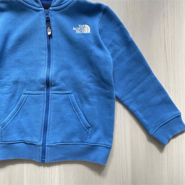 THE NORTH FACE(ザノースフェイス)のTHE NORTH FACE ジップアップパーカー　ブルー　120サイズ キッズ/ベビー/マタニティのキッズ服男の子用(90cm~)(ジャケット/上着)の商品写真