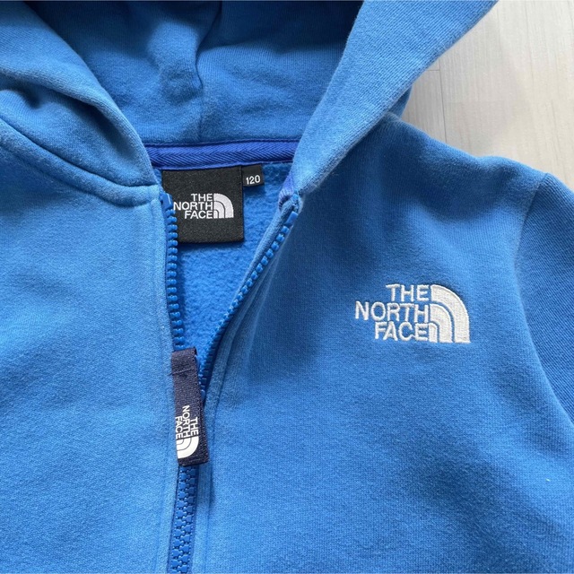 THE NORTH FACE(ザノースフェイス)のTHE NORTH FACE ジップアップパーカー　ブルー　120サイズ キッズ/ベビー/マタニティのキッズ服男の子用(90cm~)(ジャケット/上着)の商品写真