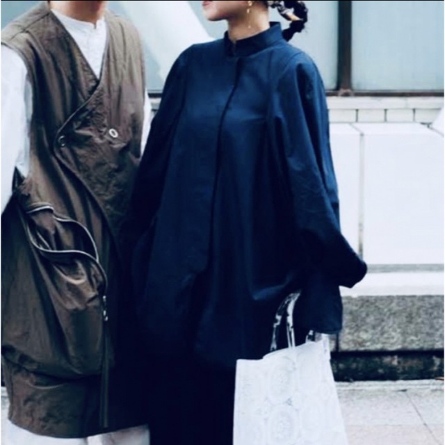 Mame Kurogouchi 刺繍スキッパーブラウス　マメクロゴウチ　紺　長袖