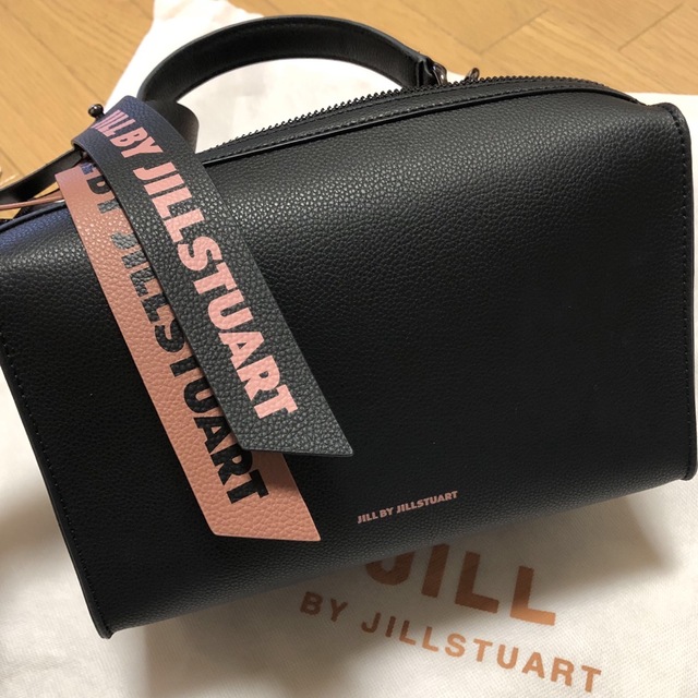 韓国限定のバッグですJILL by JILLSTUART レターリングチャーム トートバック