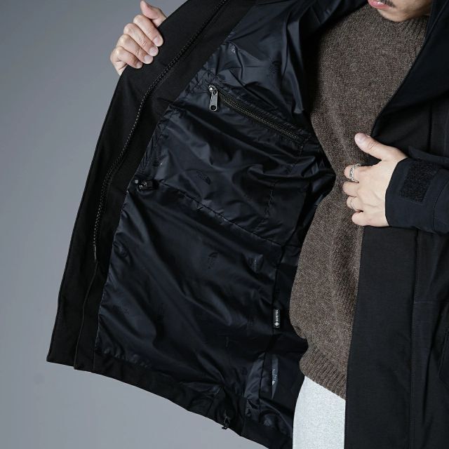 THE NORTH FACE(ザノースフェイス)の新品ノースフェイス トランスアンタークティカパーカ（メンズ）ブラック Lサイズ メンズのジャケット/アウター(マウンテンパーカー)の商品写真