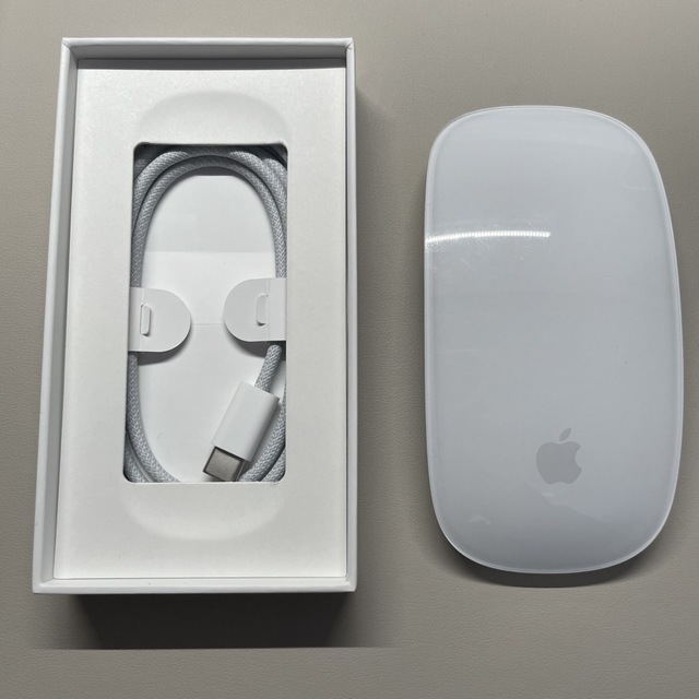 Mac (Apple)(マック)のAPPLE Magic Mouse MK2E3J/A スマホ/家電/カメラのPC/タブレット(PC周辺機器)の商品写真