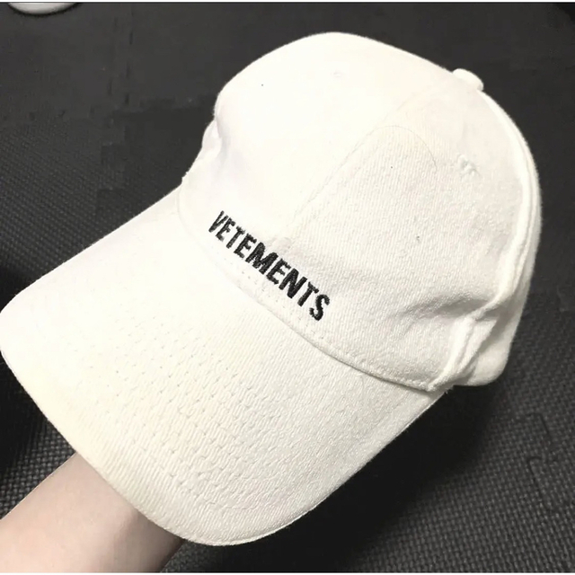 VETEMENTS ヴェトモン ロゴ キャップ 白 ホワイト